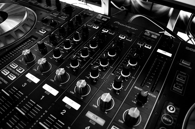 Read more about the article Beginner’s Guide to Choosing Your First DJ Mixer